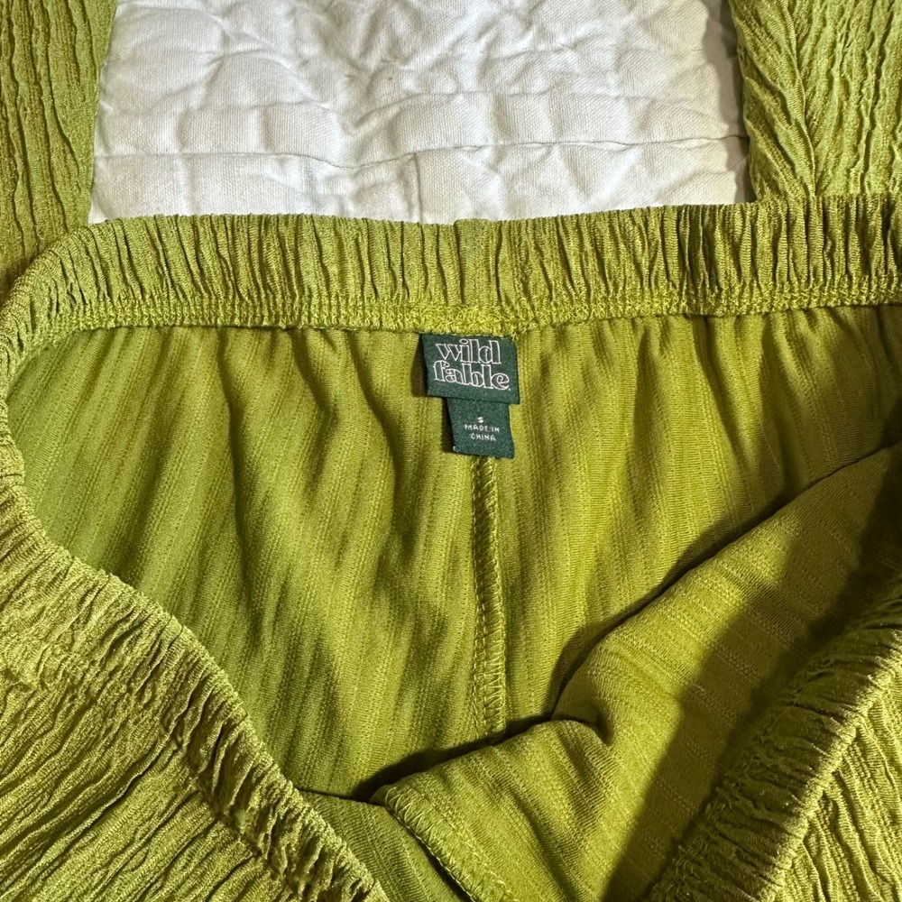 Wild Fable Flare Pants Chartreuse Green Crinkle Texture Lettuce Edge Small - Picture 2 of 3